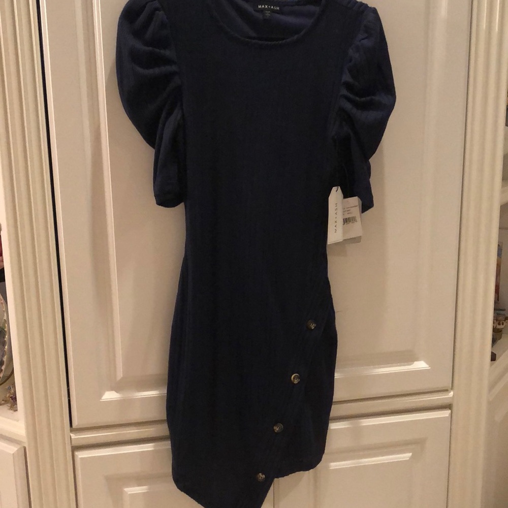 💙 Max + Ash asymmetrical hem with button accents and gathered puffed sleeves.